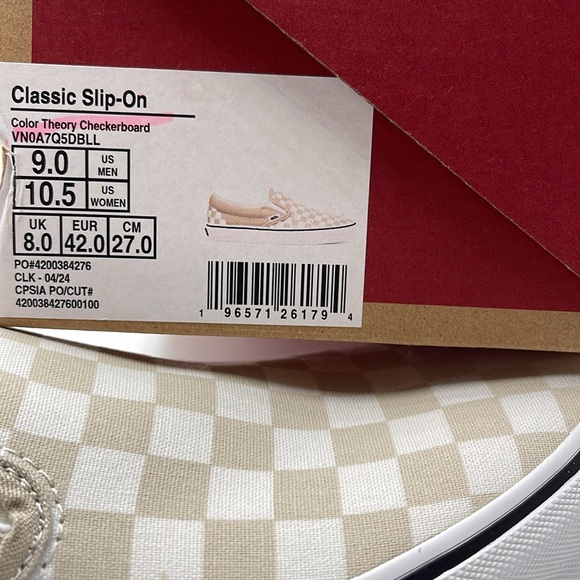 Vans WMNS Classic Slip-On
Color Theory Checkerboard
VN0A7Q5DBLL
Sneakers - Picture 16 of 16